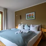 Hotel apartamentowy Restaurant Almdiele