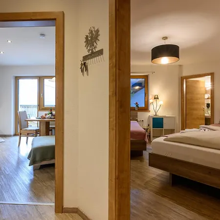 Lejlighedshotel Restaurant Almdiele 4*